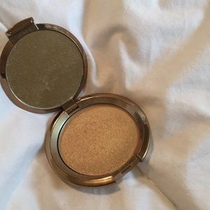 Becca highlighter